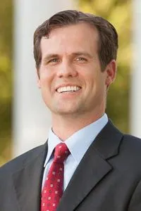 Headshot of Warren Petersen