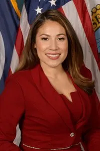 Headshot of Yesli Vega