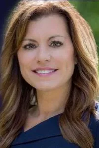 Headshot of Elizabeth Joy