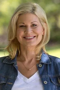 Headshot of April Becker